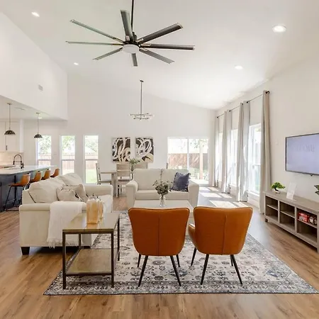 Urban Retreat Near Historic Downtown Mckinney